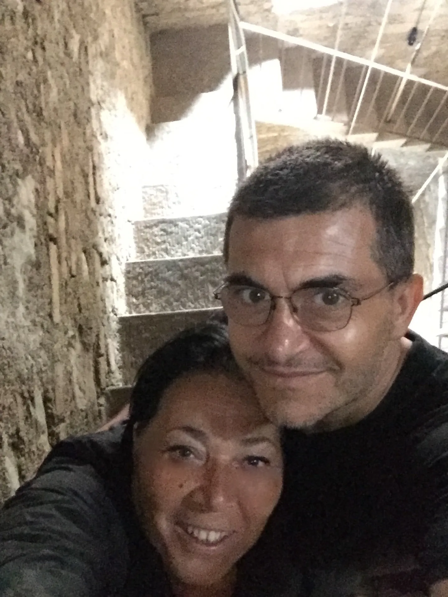 Sergio Felleti e Patrizia Margioni nel campanile della Chiesa di Rosciate durante l'allestimento della Festa del Moscato di Scanzo — SUONO E LUCE